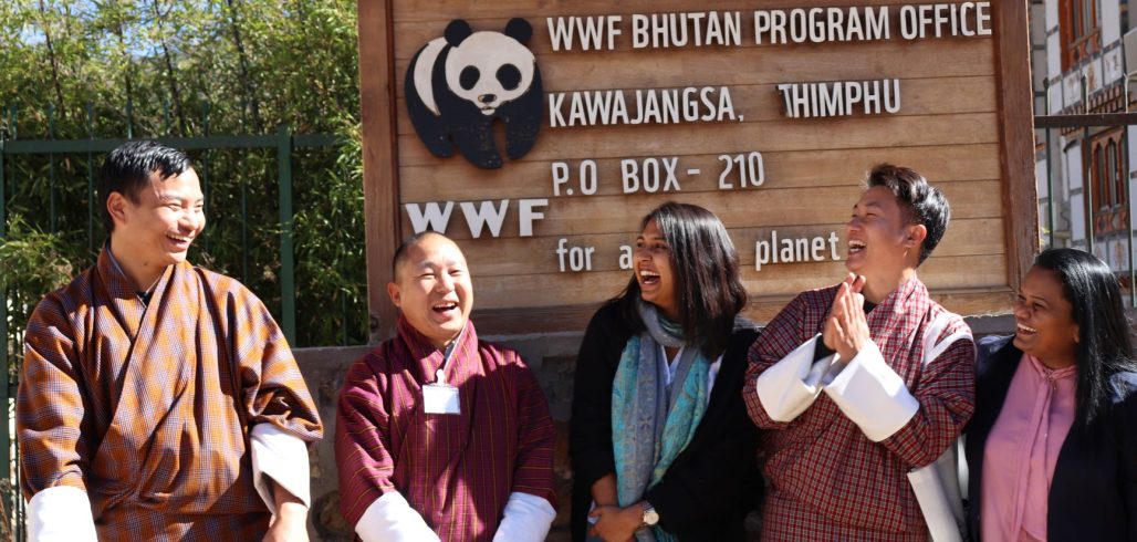 Bhutanese and Sri Lankan alumni visit a cultural exhibition