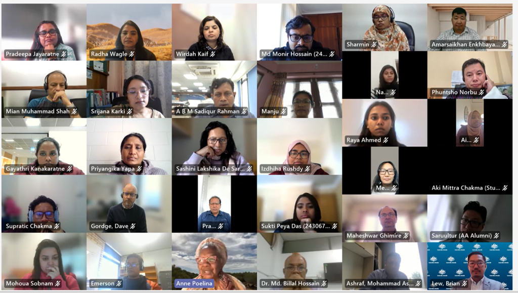 Image of Australia Awards scholars and alumni participating in the online seminar, listening to insights shared by Professor Poelina.